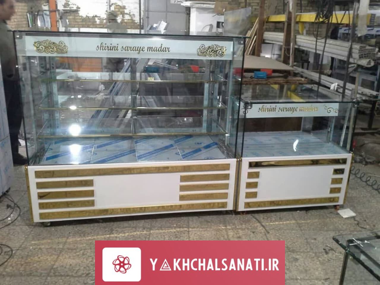 یخچال مکعبی ویترینی به همراه میز کش
